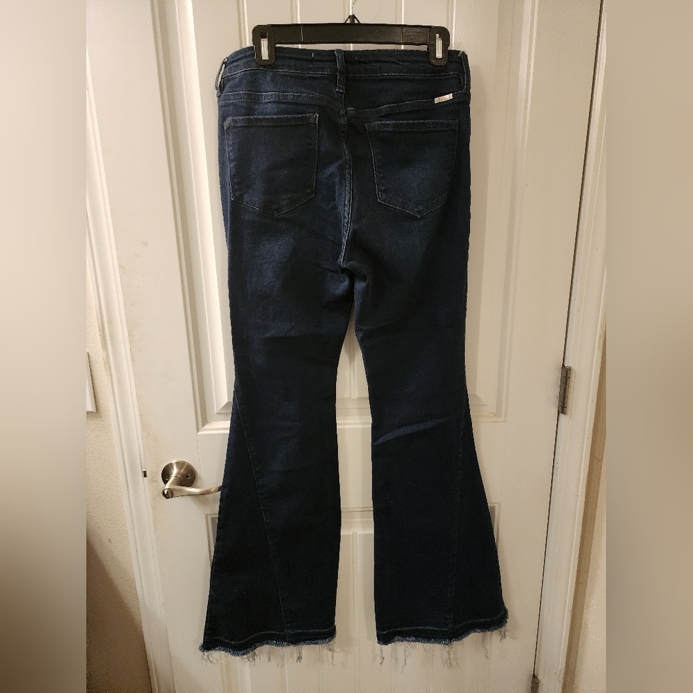 KanCan Dark Wash Flare Jeans Size 11/30 Raw Hem Stretch Denim - Picture 4 of 4